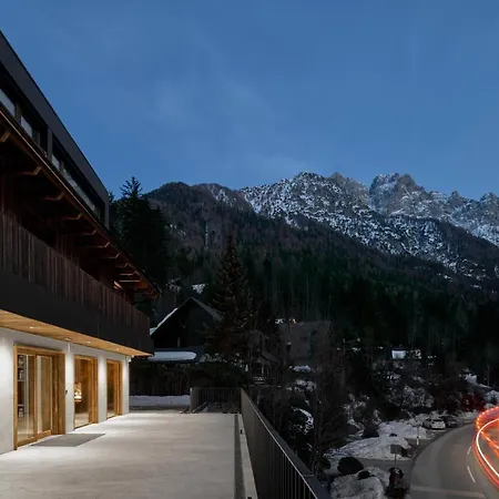 فندق Milka Boutique 4*